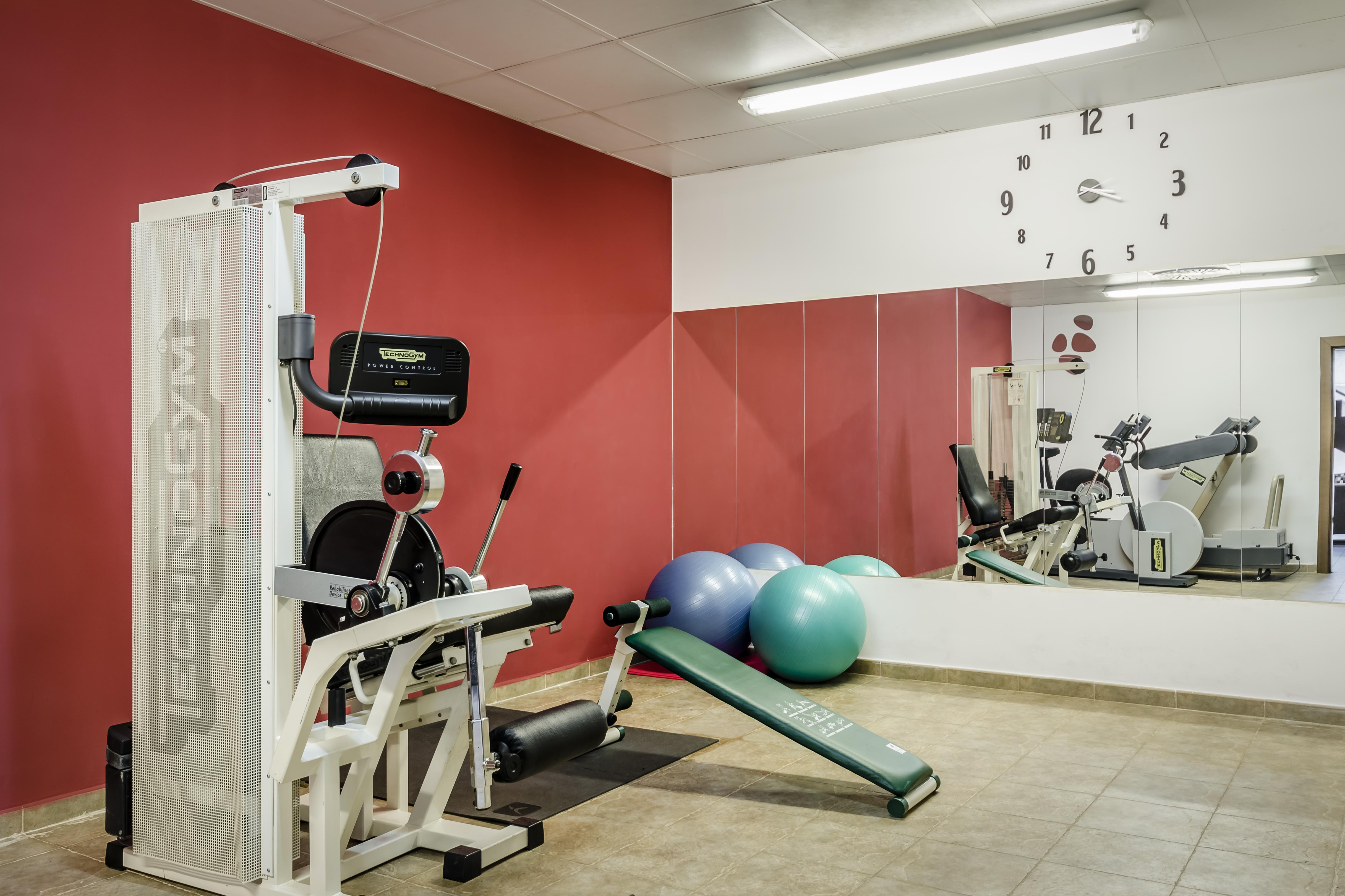 Garage gym d'Étienne pour entraînements complets de musculation à la maison
